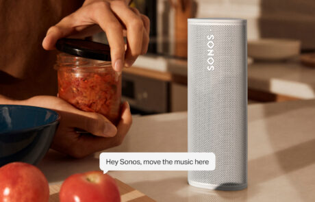 Der SONOS Move Lautsprecher mit Sonos Voice Control in Action